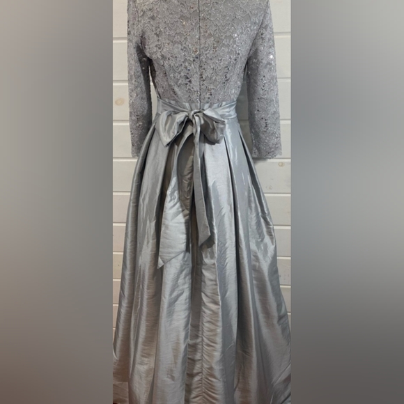 Jessica Howard Silver Gown - Picture 3 of 6